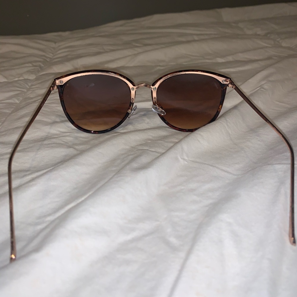 𝙵𝚛𝚊𝚗𝚌𝚎𝚜𝚌𝚊’𝚜 𝚂𝚞𝚗𝚐𝚕𝚊𝚜𝚜𝚎𝚜☀︎︎ - Picture 4 of 4